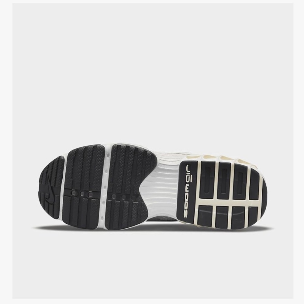 Nike Women's Zoom Air Fire Sneaker - SIZE 8 - Picture 5 of 7